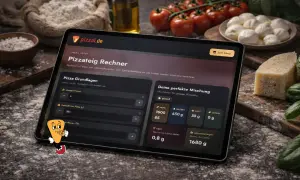 Tablet mit Pizzateig-Rechner und Zutaten wie Tomaten, Mozzarella und Parmesan.