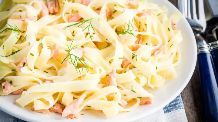 Tagliatelle mit Lachs - Perfekte Pasta in 25 Min.
